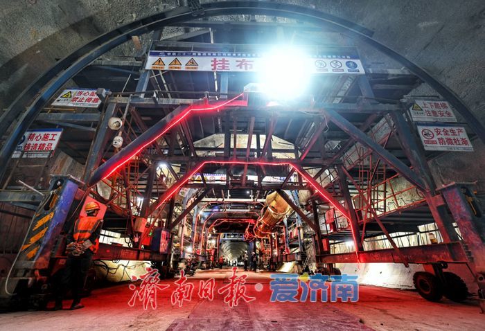 济枣铁路金象山二号隧道顺利贯通
