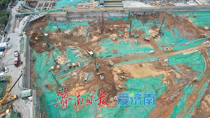 济南千佛山北广场地下结构加速施工 打造5万平方米地下商业空间及2.7万车位！