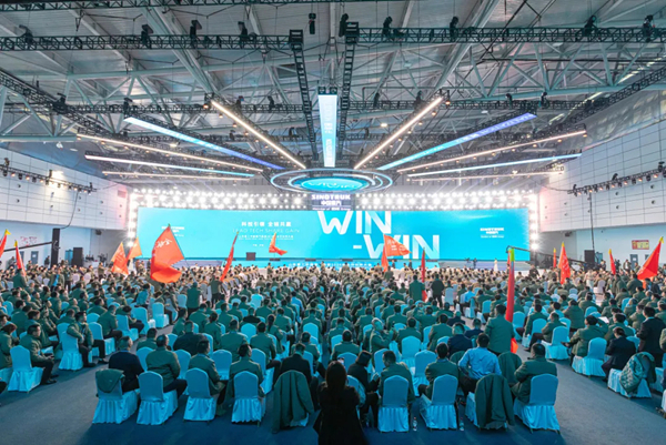 山东重工中国重汽集团2026年合作伙伴大会成功举办