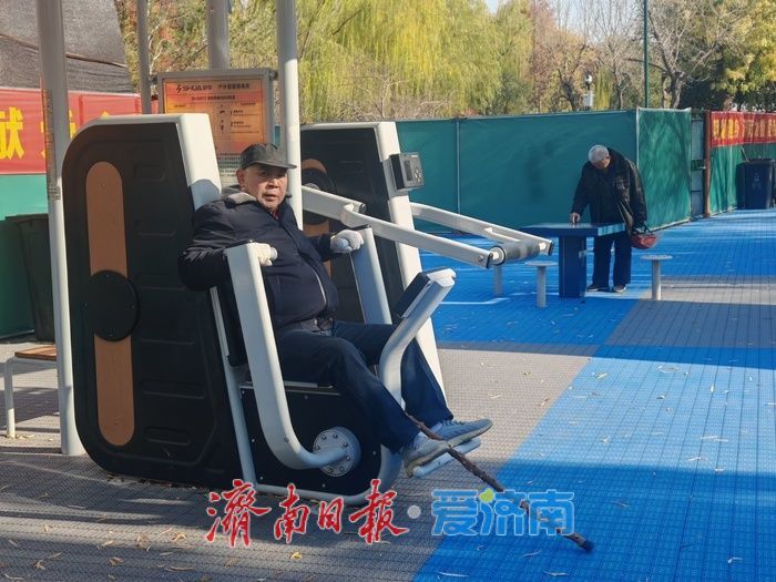 一年四季 泉在济南丨大明湖南岸健身广场人气旺 晴暖冬日市民畅享运动乐趣