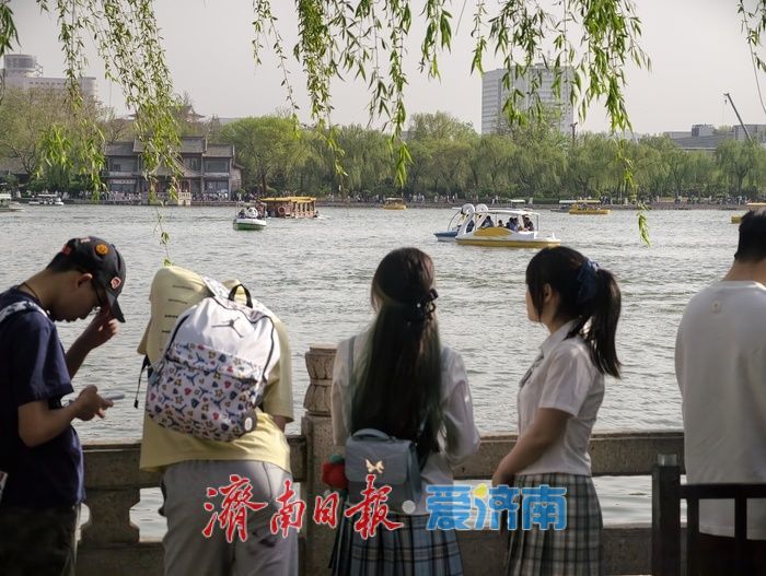 一年四季 泉在济南丨湖畔沐春风，游人醉春光