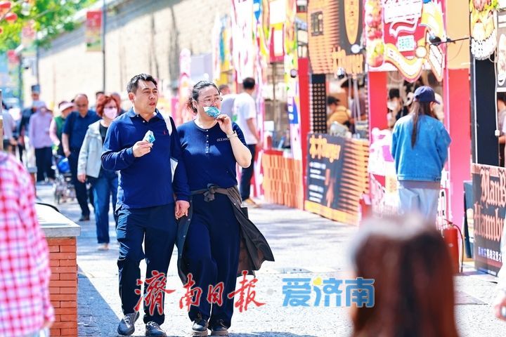 香气四溢燃动老街 上新街汉堡节引爆五一假日文旅