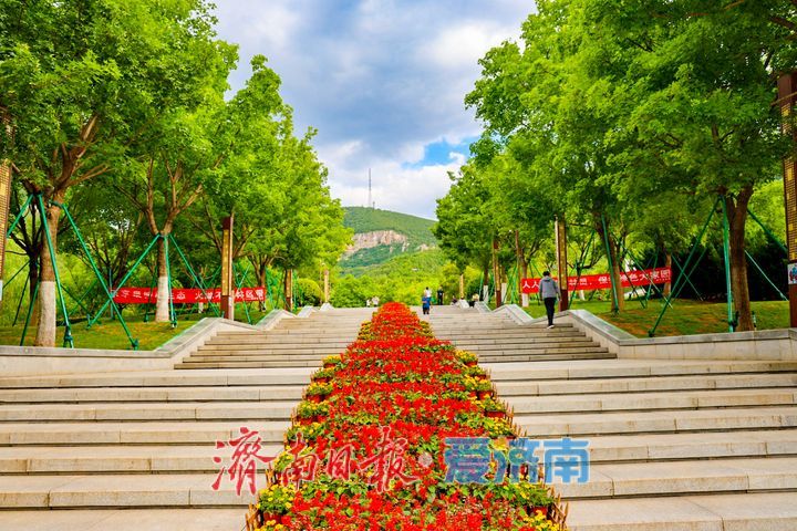 一年四季 泉在济南丨晴满泉城 佛慧山巅云絮绵软如画