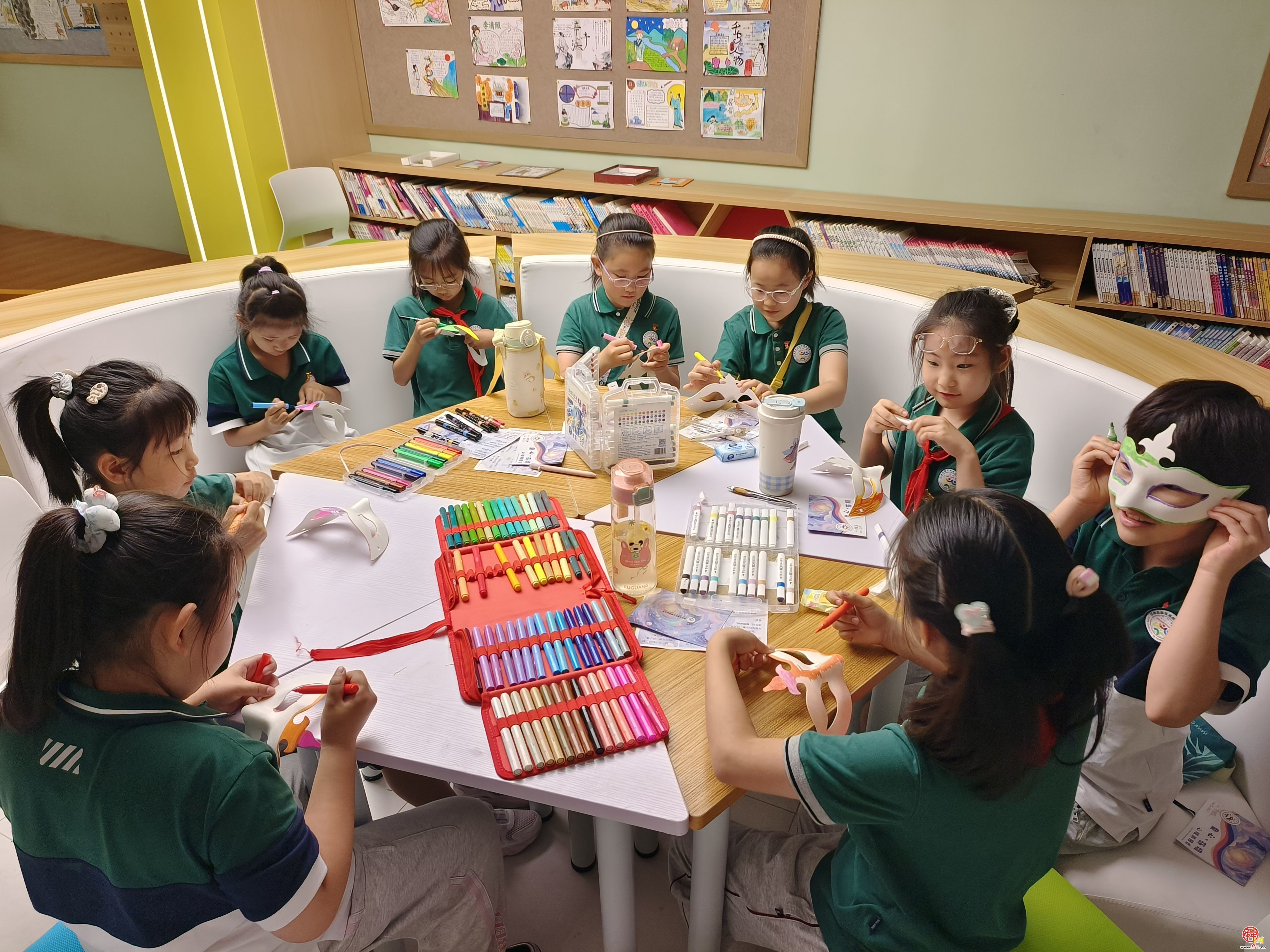 关爱自我 逸起成长——济南高新区东城逸家小学举办2026年伙伴节暨心理游园会