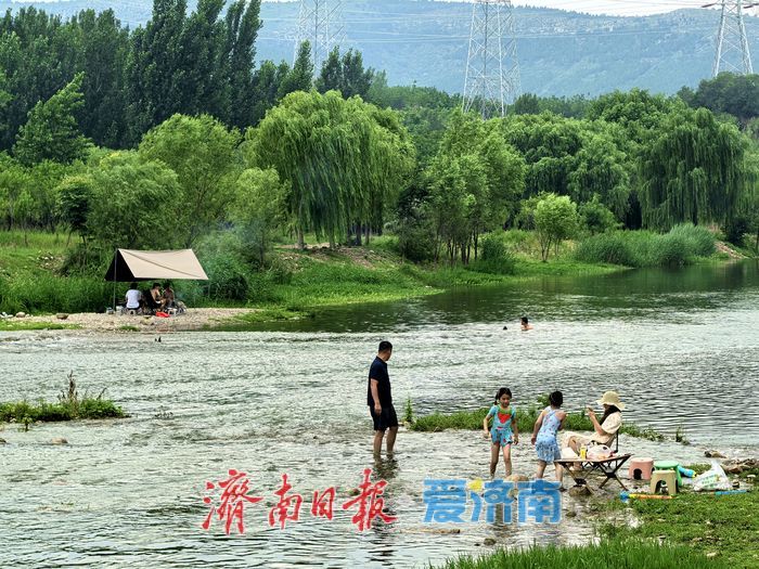 一年四季 泉在济南丨济南玉符河雨后美如画 市民踏浪戏水享夏日清凉