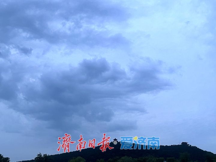 济南傍晚强对流天气来袭，雷电大风伴随降温