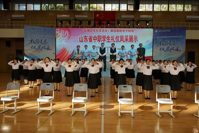 济南旅游学校举办“礼赞青春 仪展风采”礼仪文化节