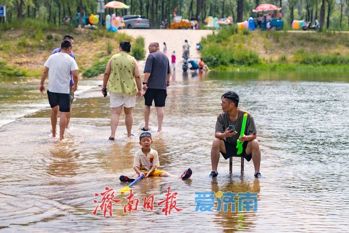 高温退场凉意来袭 济南玉符河成市民周末纳凉露营好去处