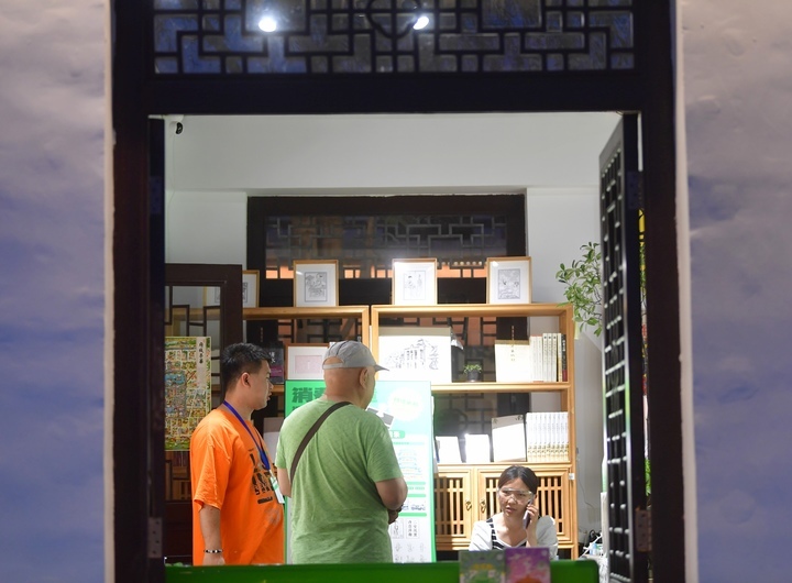 泉城夜浪漫 消夏烟火浓