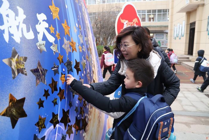 【雏燕·启航】春启和燕志·龙马逐航天——济南市历下区燕山小学2026年春季开学典礼