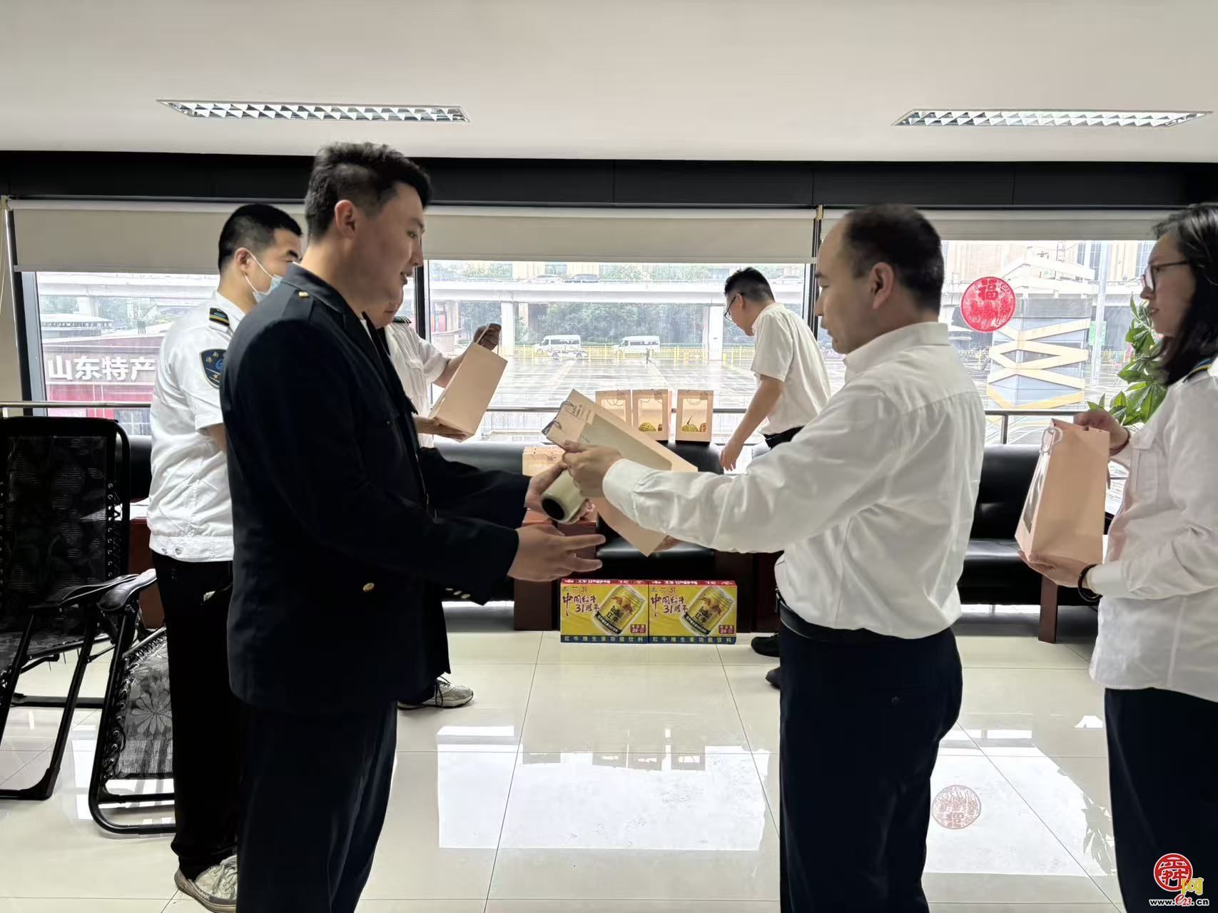 暖心护驾 为爱前行！济南公交西部分公司开展520驾驶员关爱日活动