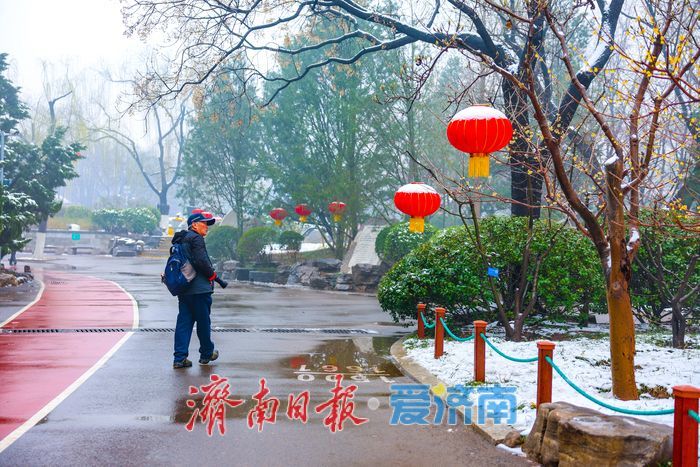 雪落泉城春意闹 新年盛景入画来