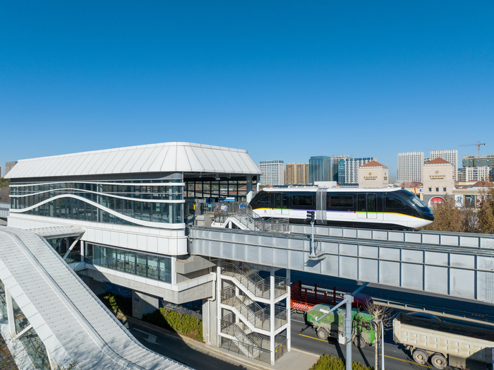 云巴通车首日记者实地探访 市民直呼“像坐观光车”