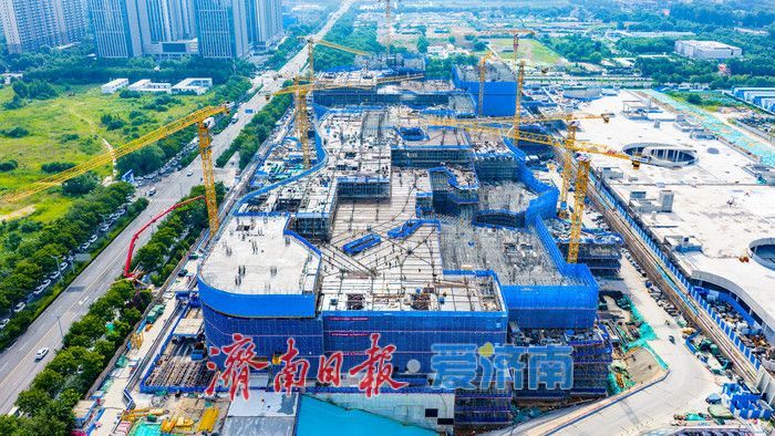 槐荫万达广场建设全面提速 西客站片区商业新地标初具雏形