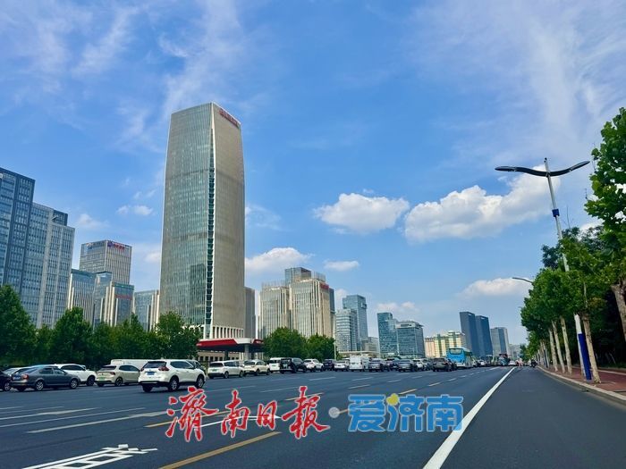 一年四季 泉在济南丨流云漫泉城 楼宇入画来