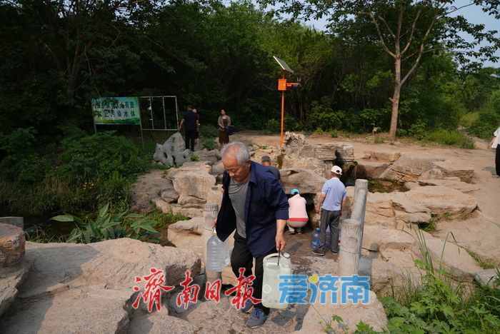 一年四季 泉在济南 