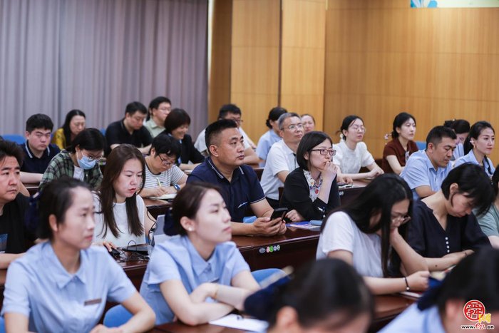 2025年济南市全民数字素养与技能提升月活动走进市图书馆