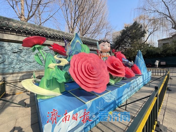 花灯会持续上新！兔王献瑞、玫瑰花神灯组安装完毕