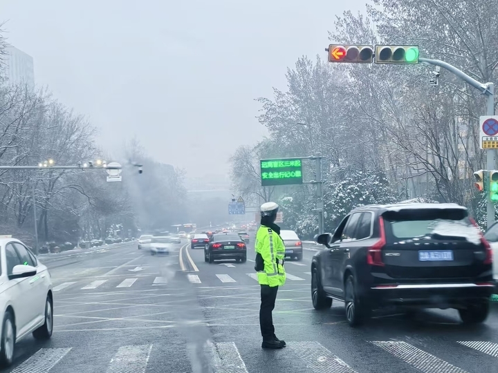 雾天出行请注意，济南交警发布安全提醒