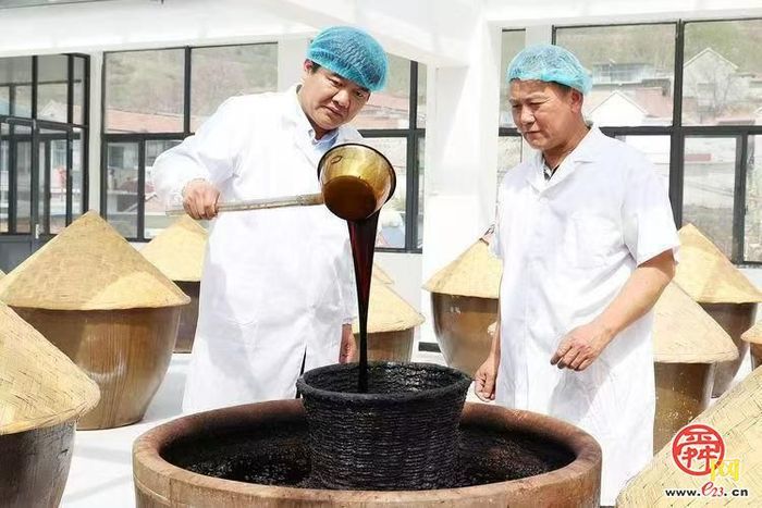 一城山色有滋有味，酱心传承非遗添香！北明“三谷里”亮相垛庄百峪大顶登山嘉年华