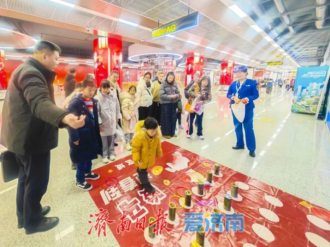 猜灯谜、看舞狮、闹元宵……济南地铁站里节味儿浓