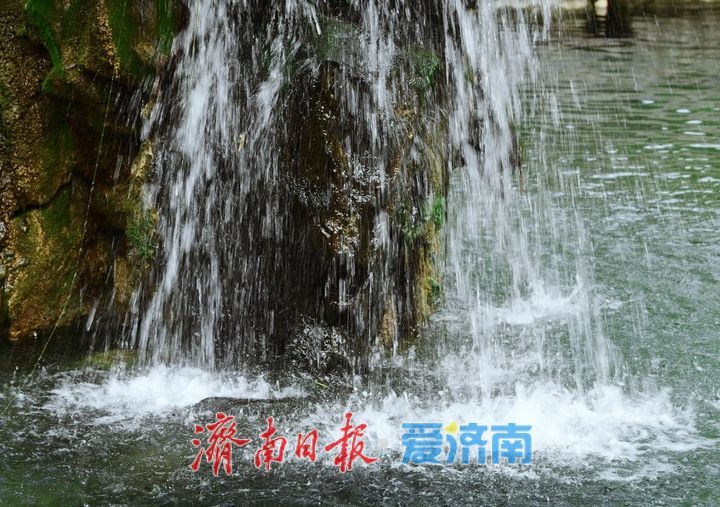 月牙泉持续喷涌一周年，刷新观测史上最长纪录