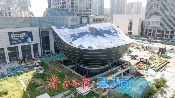济南中央商务区新地标：“巨碗”建筑玻璃顶盖安装完成