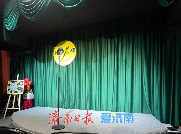 济南脱口秀舞台观察：喜剧馆里的热爱、接纳与多元表达