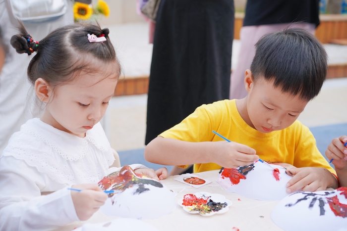 历城区第一机关幼儿园洪楼园开展亲子游园活动