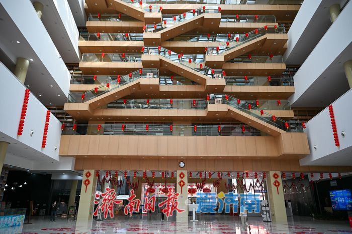 静享书香年：济南市图书馆里的别样新春