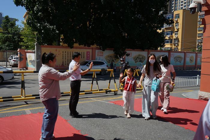 家校同心启新程 携手共育助成长——殷陈小学举行一年级迎新暨家长会活动