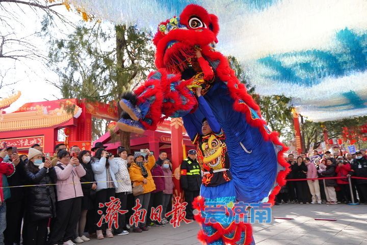 “泉”在济南过大年｜登高祈福 骏马迎春 济南千佛山新春游园会人气爆棚