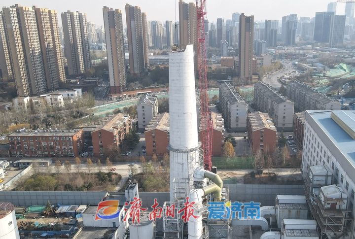 进展顺利，济南东新热电厂烟囱破拆过半