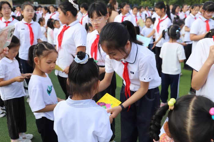 赓续红色路 健行少年志 ——济南市历下区燕山小学2026—2027学年秋季开学典礼