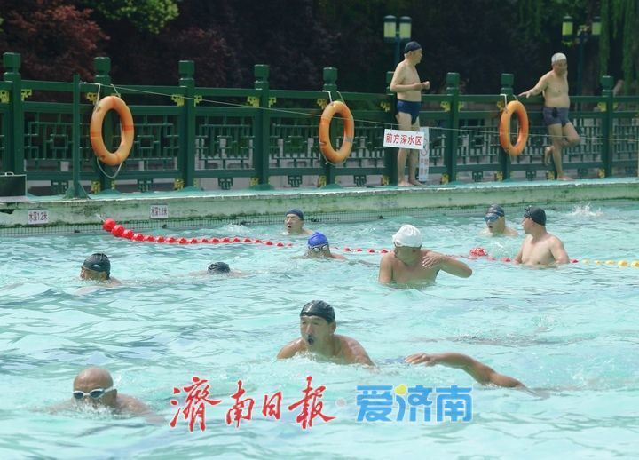 一年四季 泉在济南 