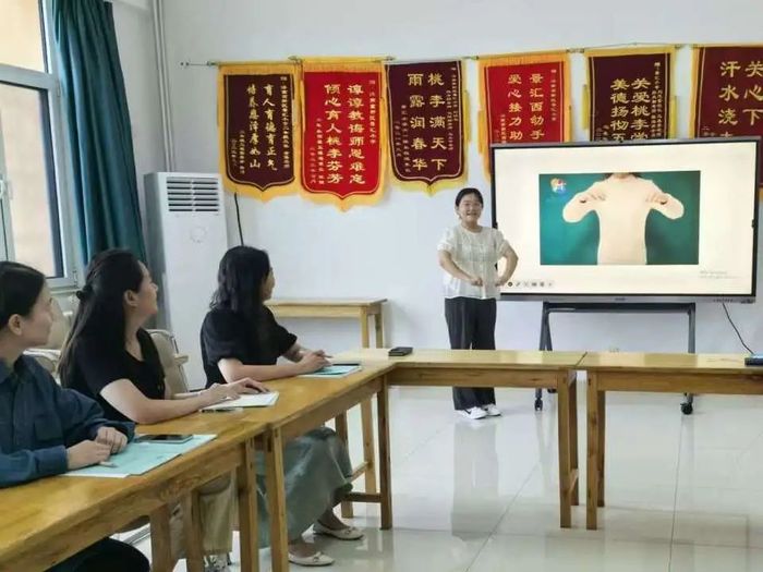 高新区景汇小学“品牌教师导航周”启动