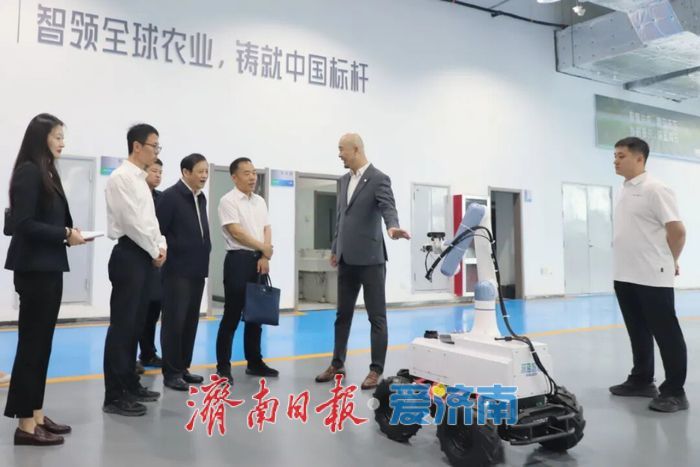 山东省乡村振兴科技创新提振行动计划项目启动会暨深蓝智谱农业智能装备研发中心揭牌活动举办