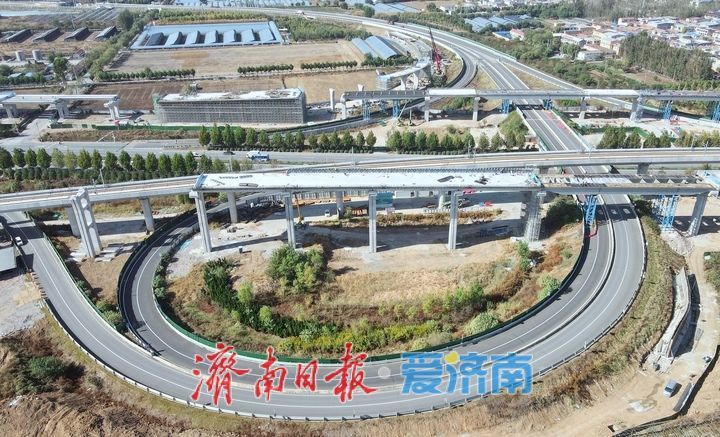 项目强省会｜双跨济广高速立交，济南凤凰黄河大桥南延工程全面推进箱梁架设