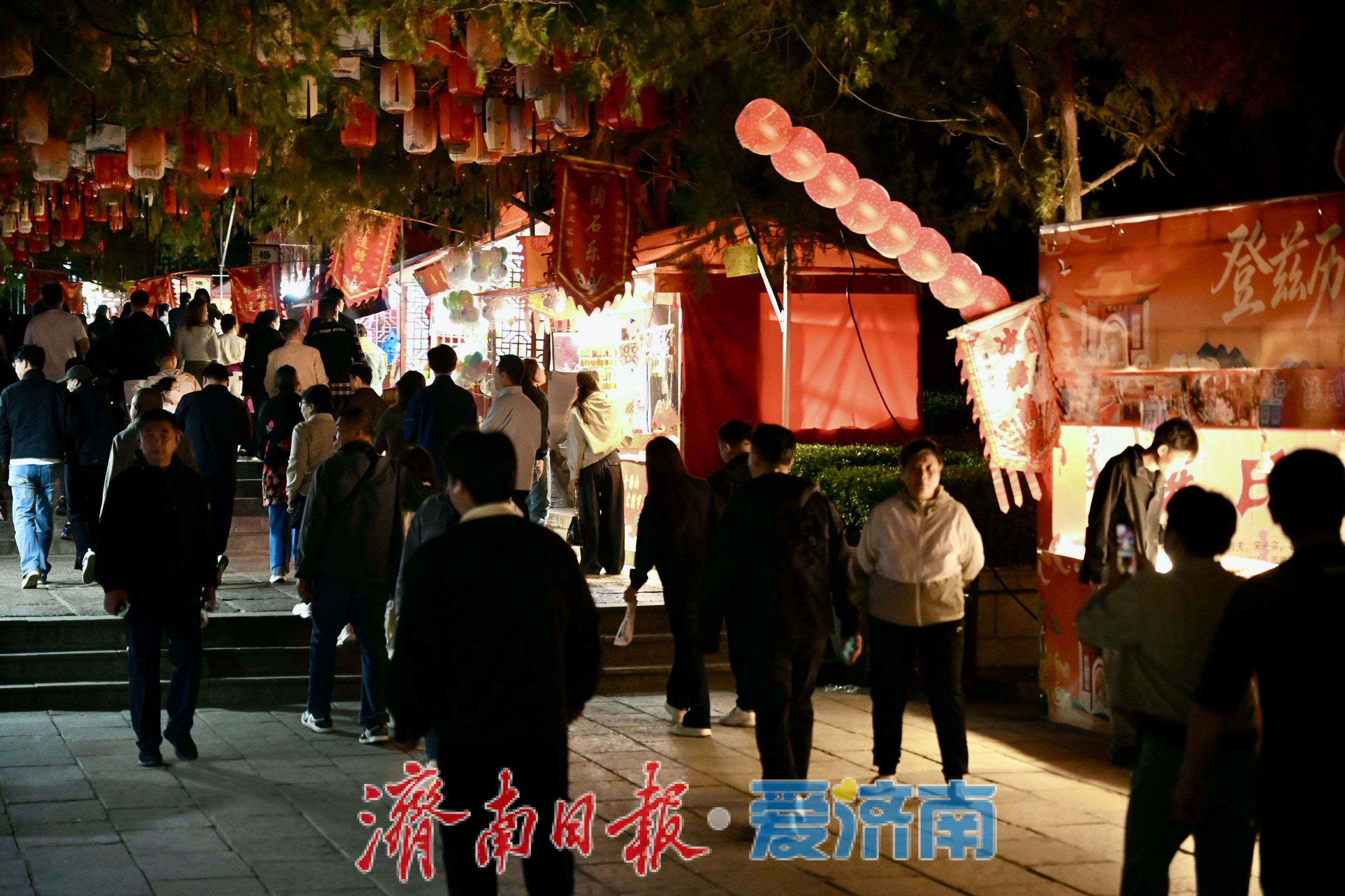 夜色璀璨人气爆棚！千佛山重阳山会夜游热度持续高涨