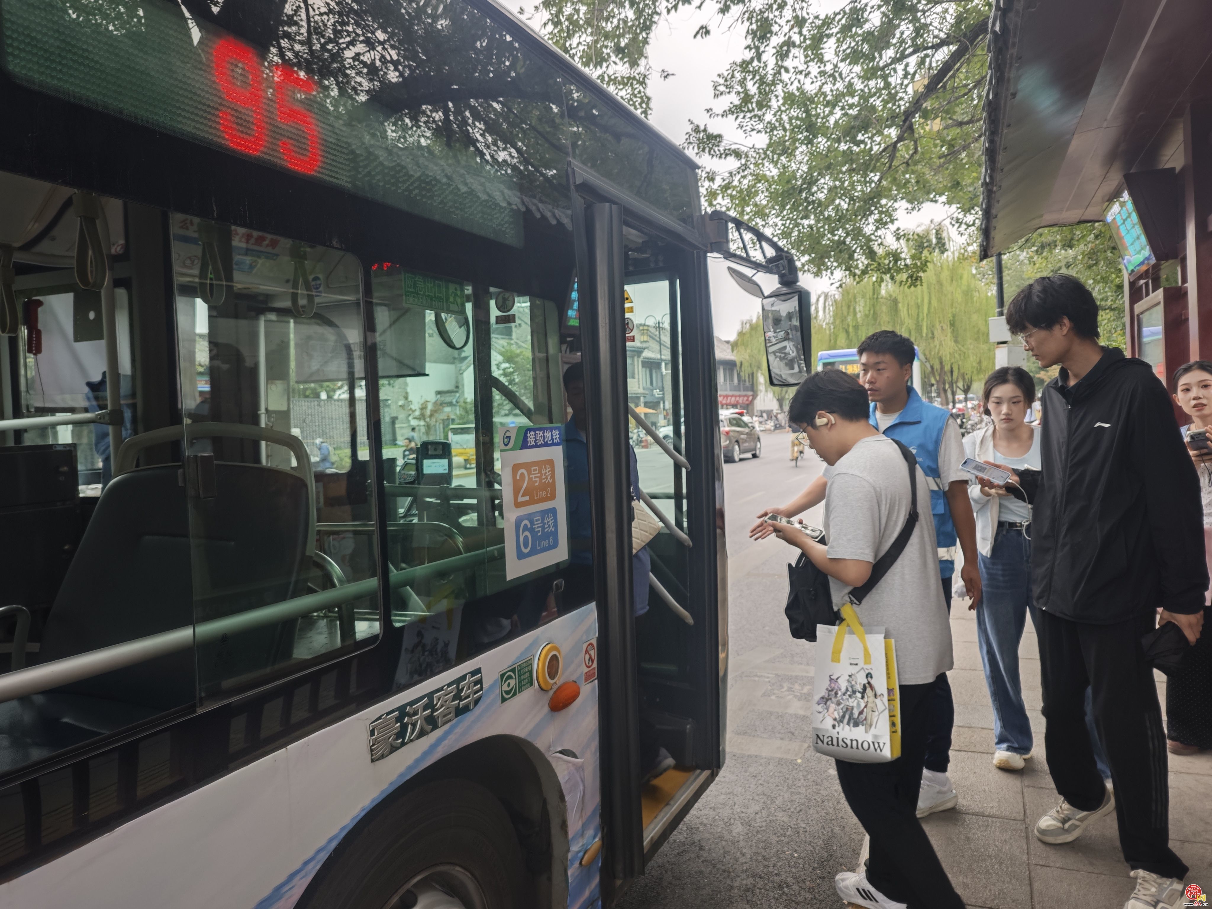 车轮滚滚护团圆&mdash;&mdash;济南公交全力守护市民游...