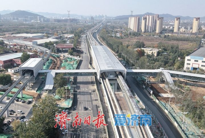 双站共用一体化设计，山东职业学院站实现云巴地铁“一线换乘”