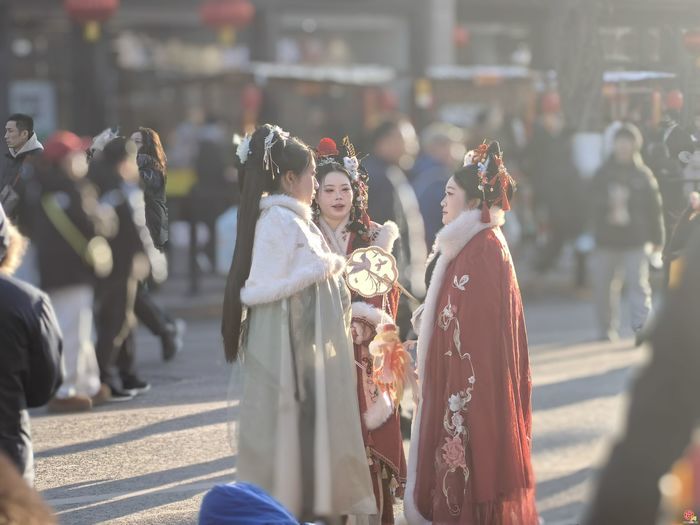 【网络中国节·春节】泉在济南过大年｜明湖市集人气爆棚 泉城年味浓郁