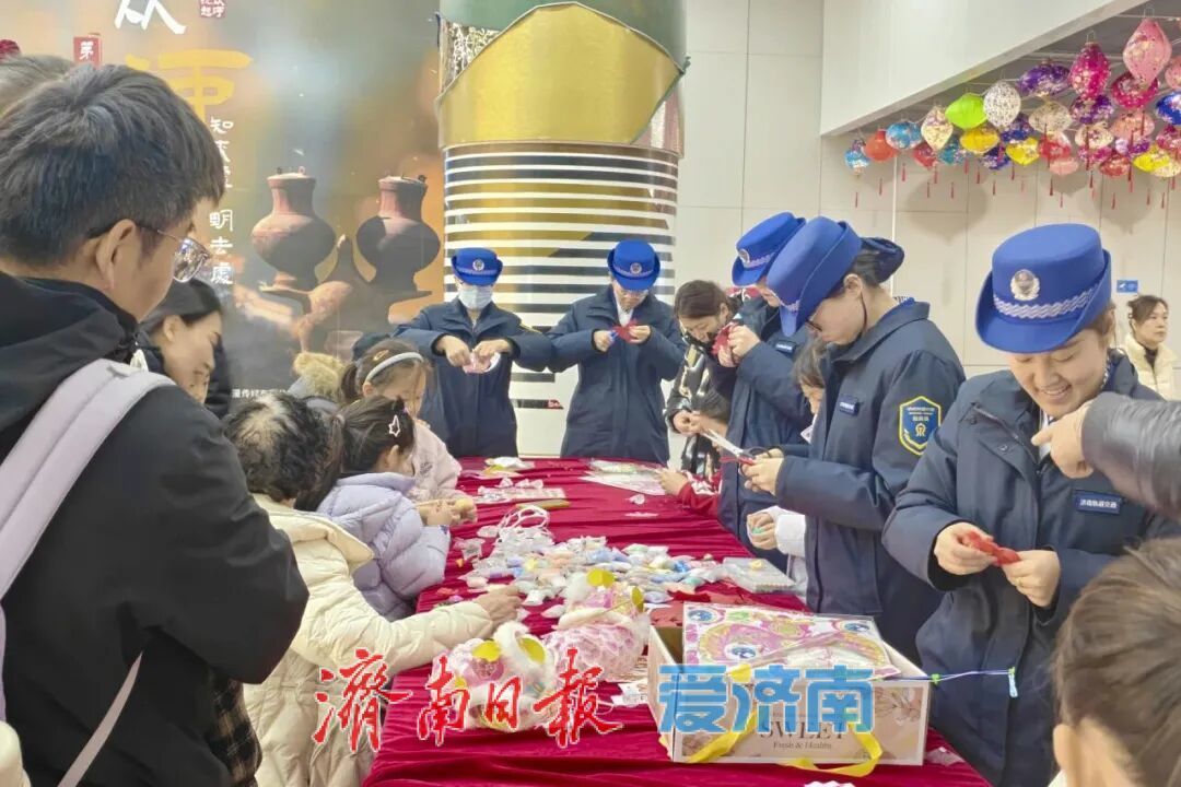 猜灯谜、看舞狮、闹元宵……济南地铁站里节味儿浓