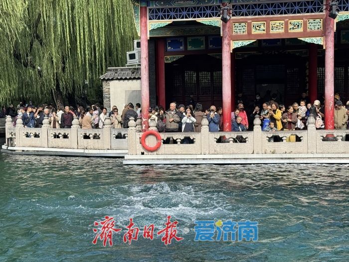 一年四季 泉在济南丨趵突泉水位攀升至30.32米 再现“腾空”盛景引客来