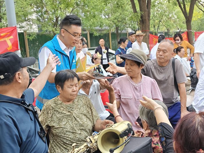 庆中秋 迎国庆 公交绿色出行进社区