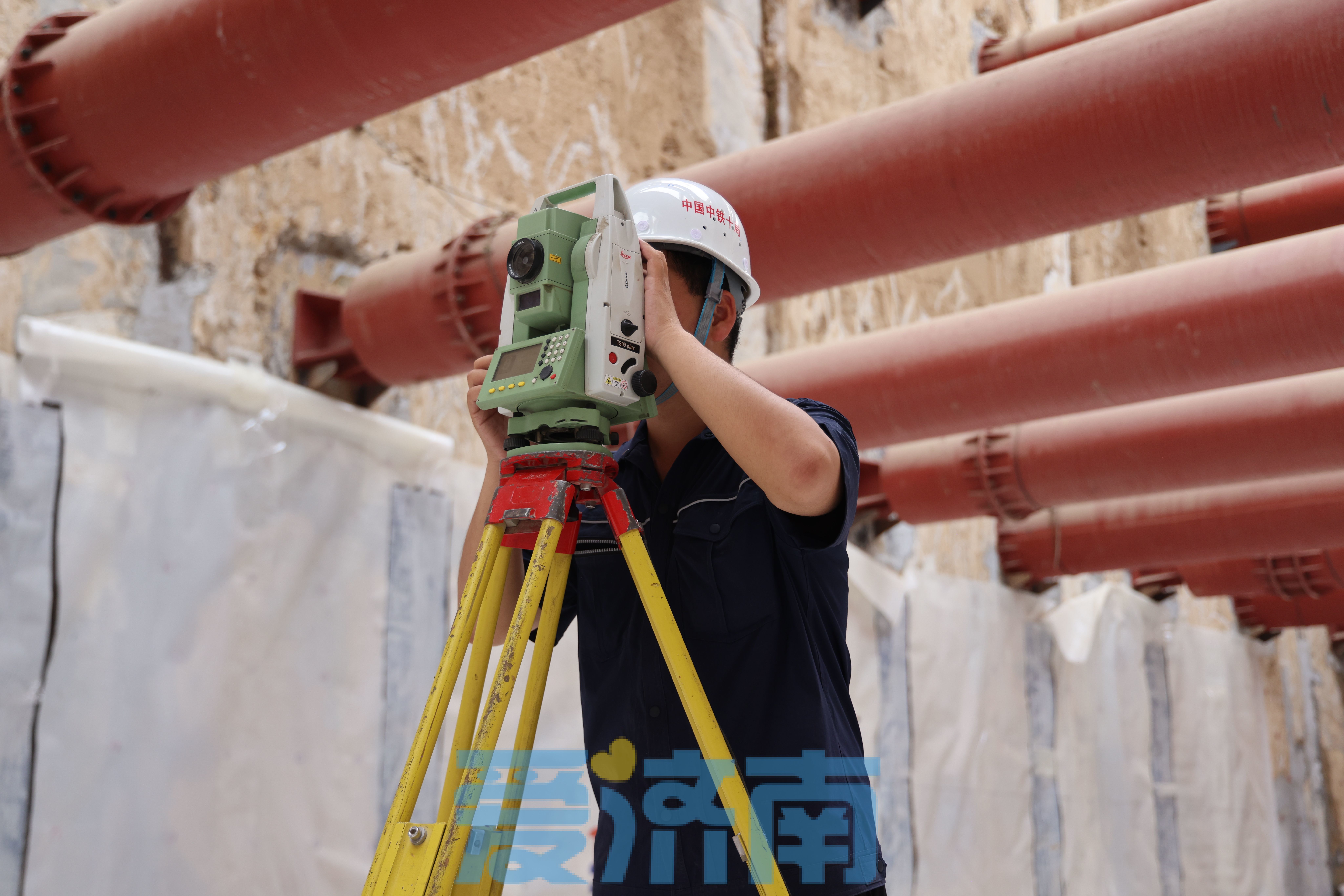 项目强省会丨坐高铁赶飞机又近一步！济滨高铁机场1号隧道首段浇筑完成