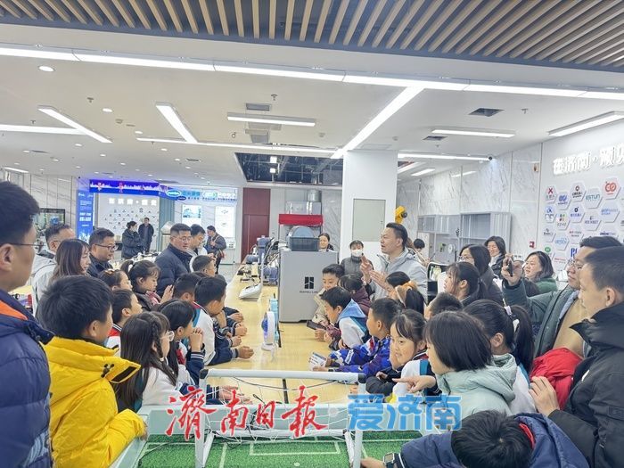 机器人成“新年货” 消费上“新”又上心