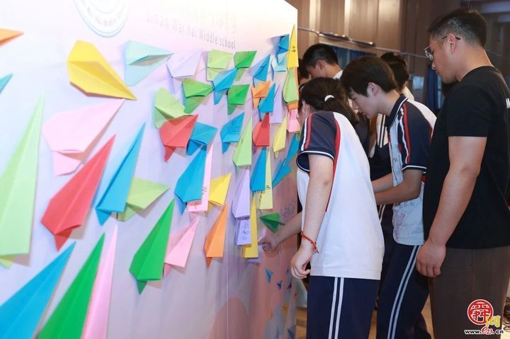 扬帆起航逐梦想 向海而行铸荣光——外海中学2026届九年级毕业仪式圆满举行