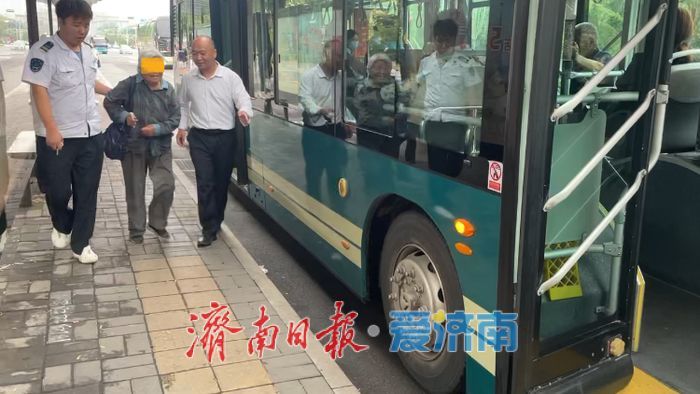 老人乘车迷路，济南两位公交司机接力助其回家
