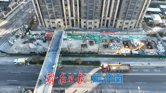 济南青岛路过街天桥主体完工，济南西部新城“空中通廊”雏形已现